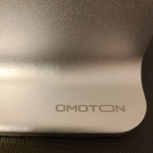 OMOTON ADJUSTABLE DOUBLE VERTICAL LAPTOP STAND- SILVER ALUMINUM DOCK - Picture 7 of 12